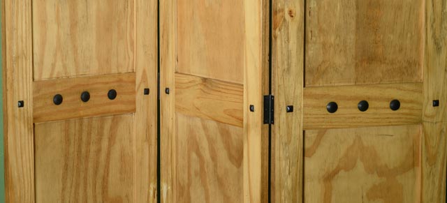 Distressed Pine Screen