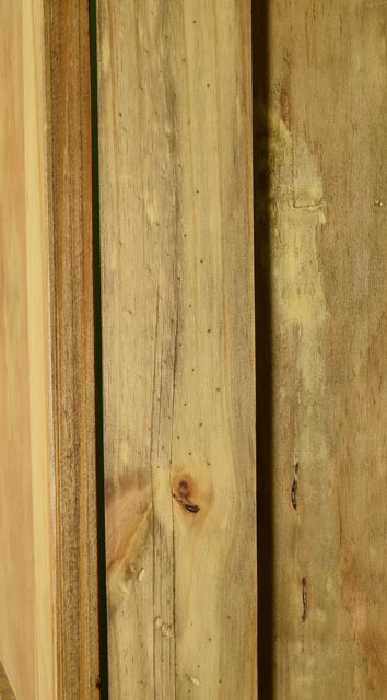 Distressed Pine Screen