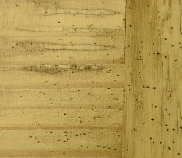 Distressed Pine Screen