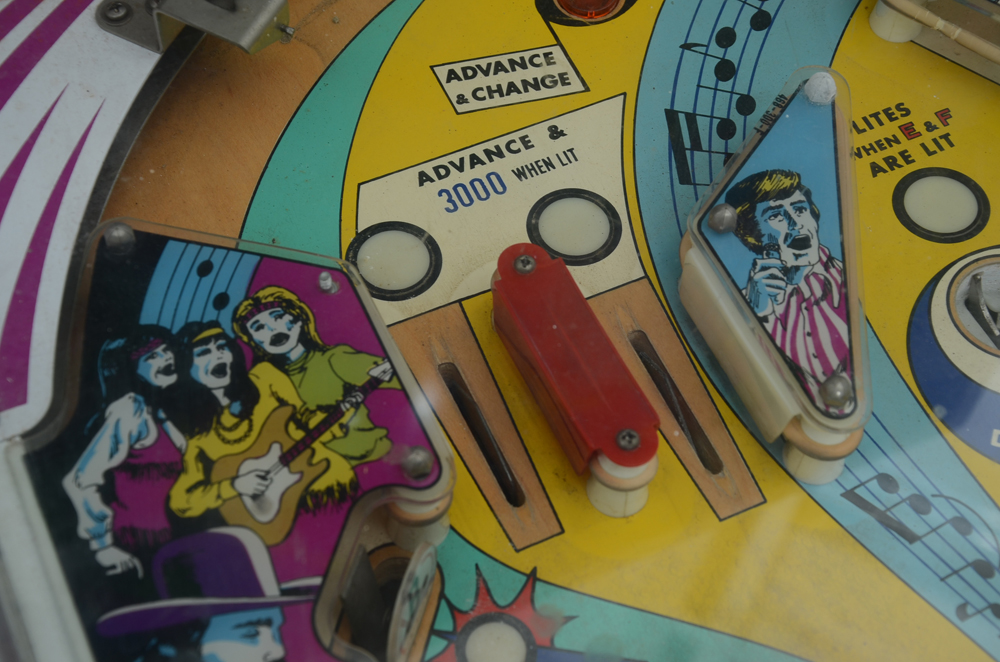 Vintage Chicago Coin Pinball Machine