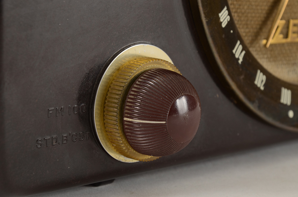 Vintage 1950s Zenith Radio