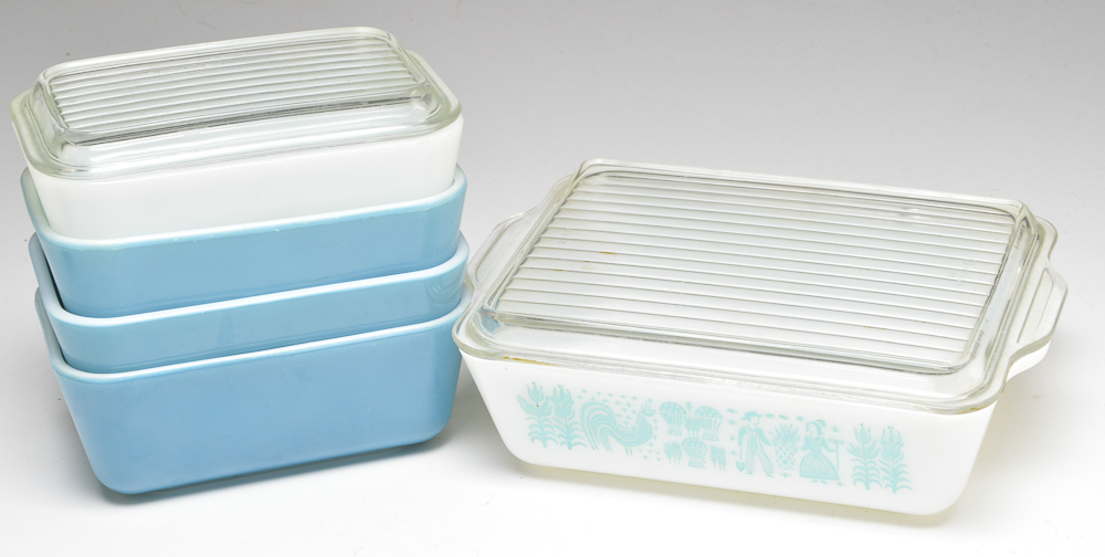 Vintage Pyrex Kitchenware Collection in Blues