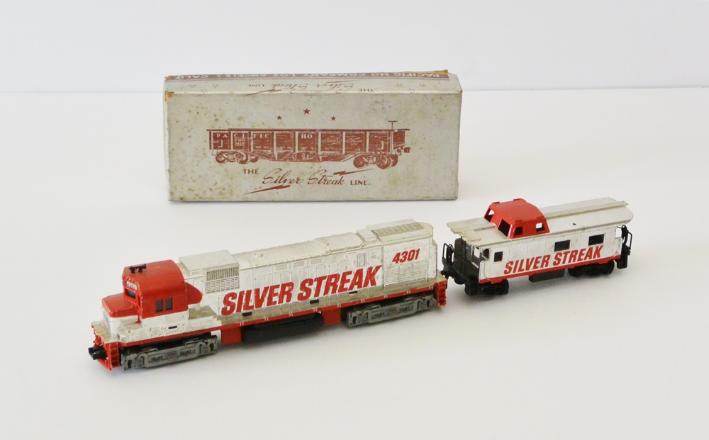 HO Guage Silver Streak Engine and Caboose