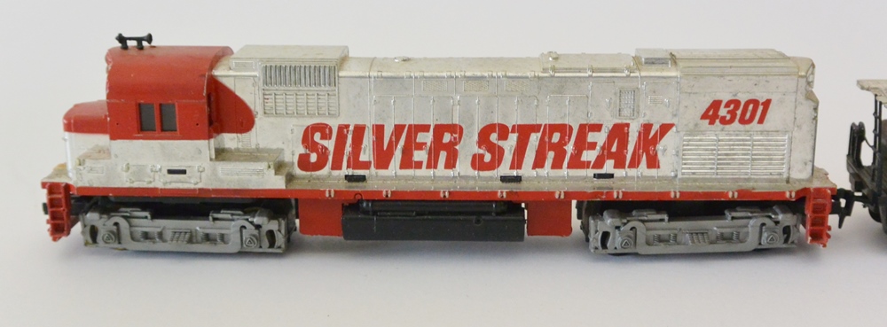 HO Guage Silver Streak Engine and Caboose