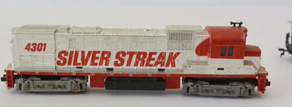 HO Guage Silver Streak Engine and Caboose