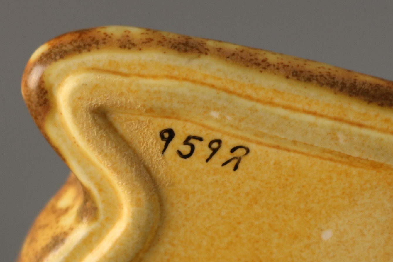 Rookwood Giraffe Bookends #6768 by Artist Louise Abel