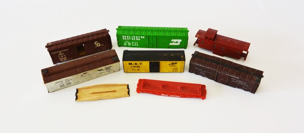 Wood 6 HO Gauge Train Cars Without Wheels