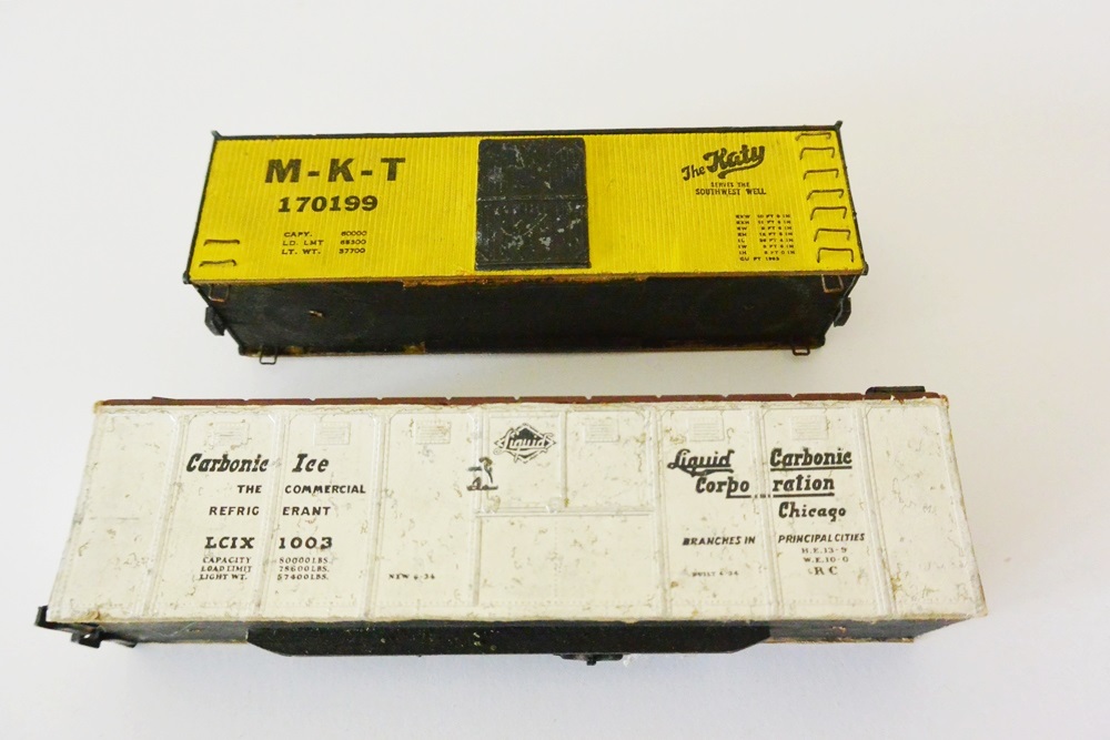 Wood 6 HO Gauge Train Cars Without Wheels