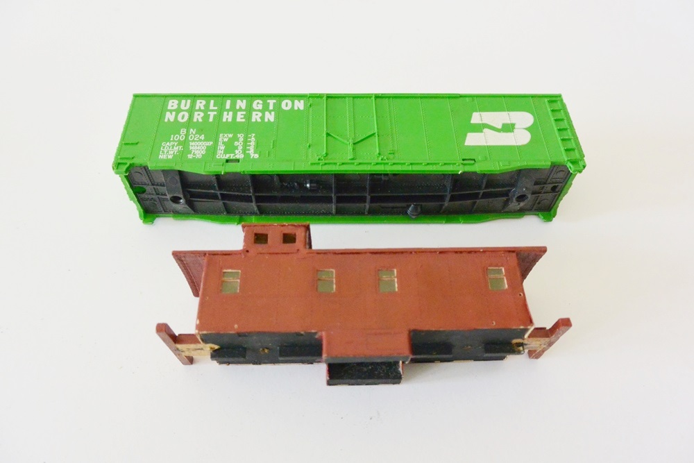 Wood 6 HO Gauge Train Cars Without Wheels