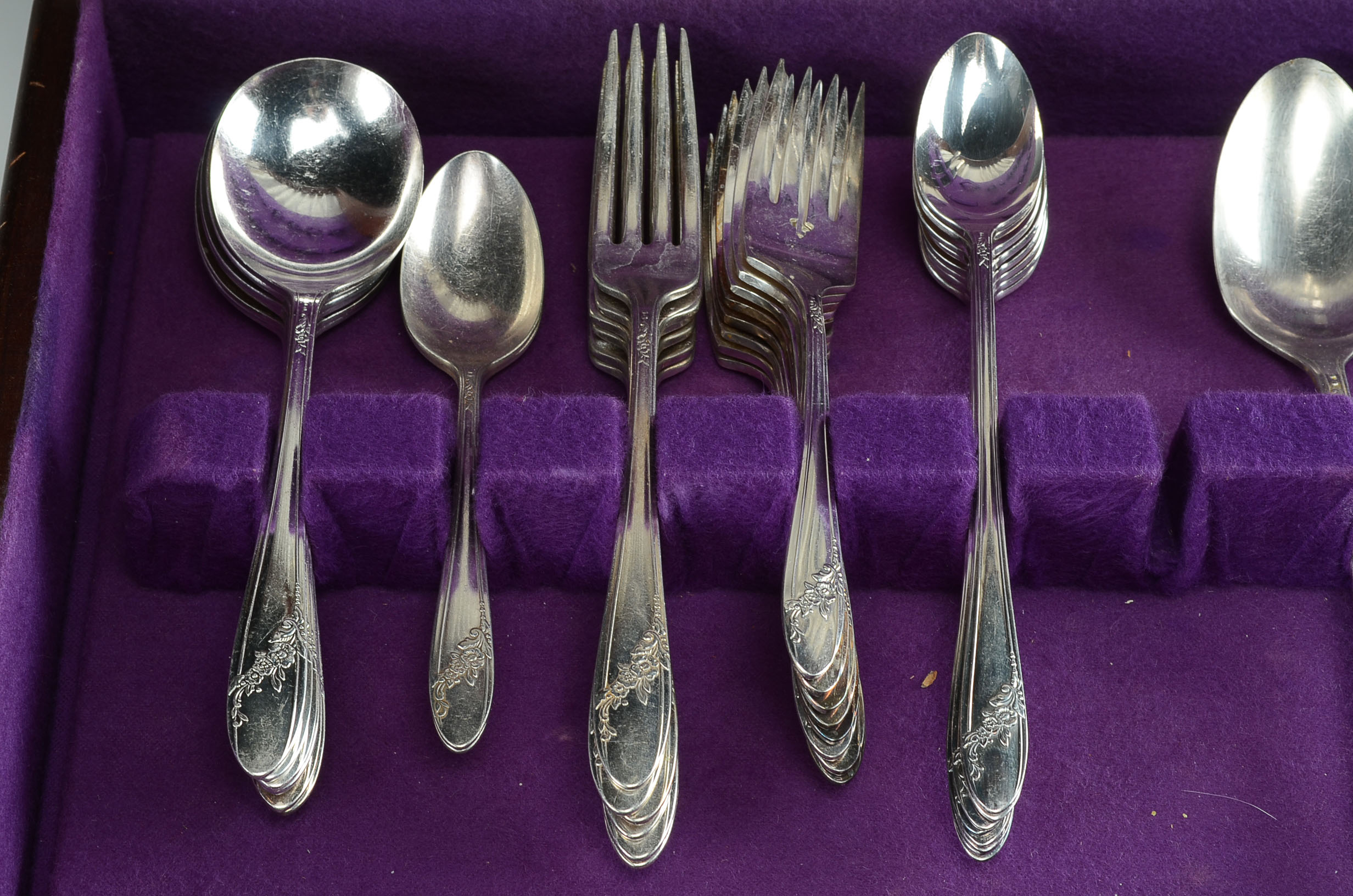 Oneida Tudor Plate "Queen Bess II" Flatware