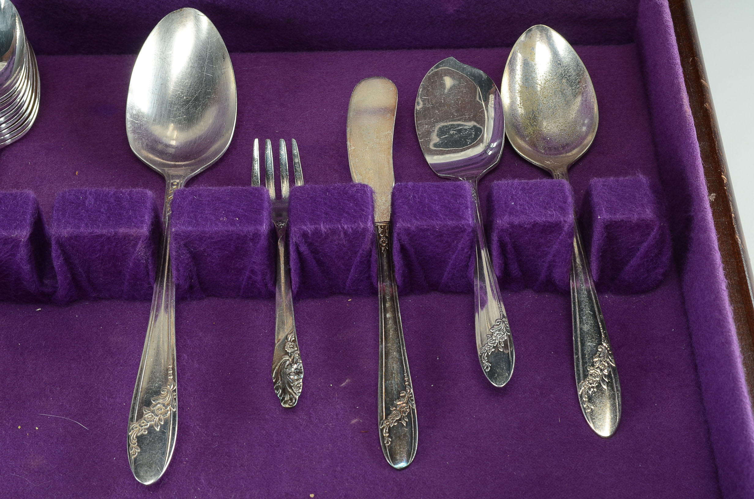 Oneida Tudor Plate "Queen Bess II" Flatware
