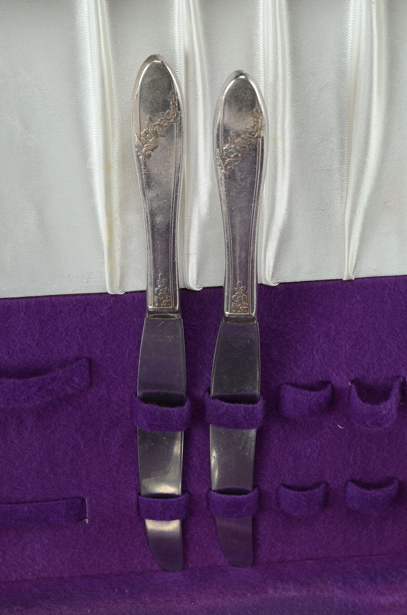 Oneida Tudor Plate "Queen Bess II" Flatware