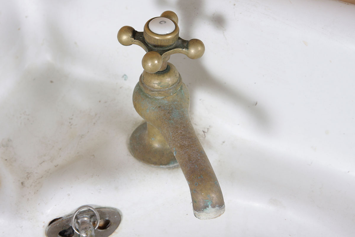 Cast Iron Antique Corner Sink