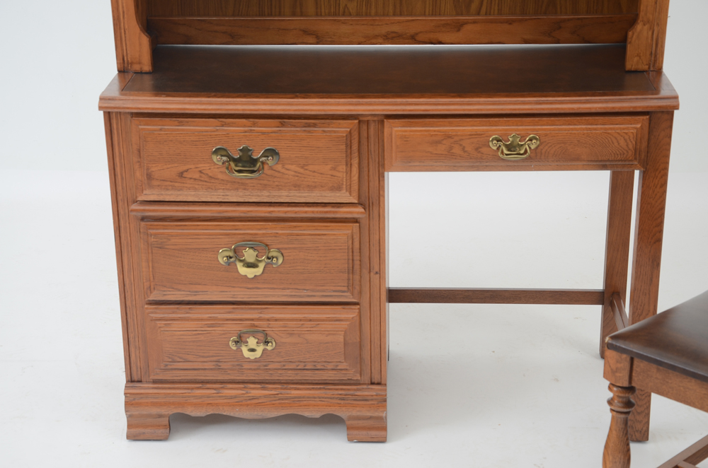 Young Hinkle Oak Desk with Hutch and Chair