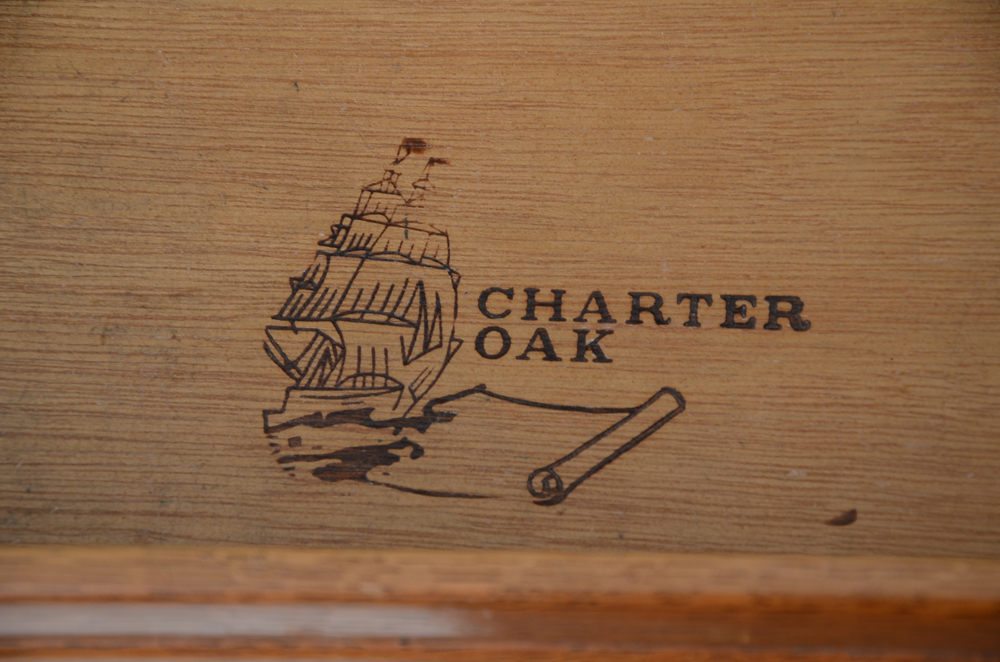 Young Hinkle Oak Desk with Hutch and Chair