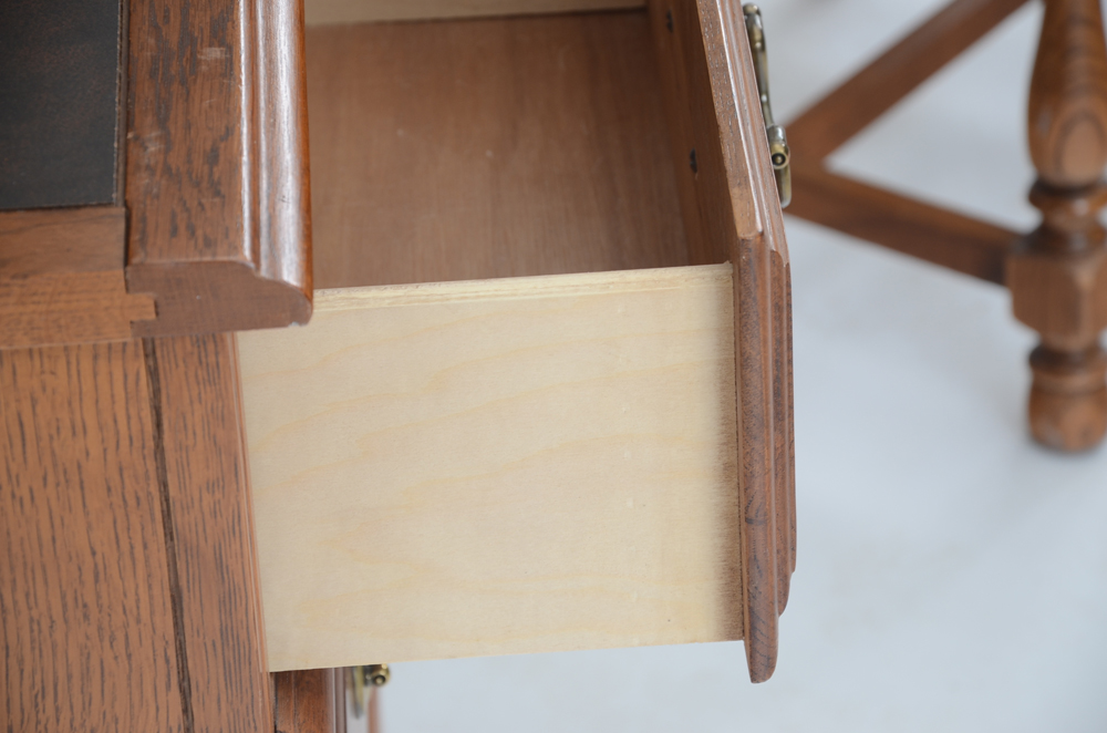Young Hinkle Oak Desk with Hutch and Chair