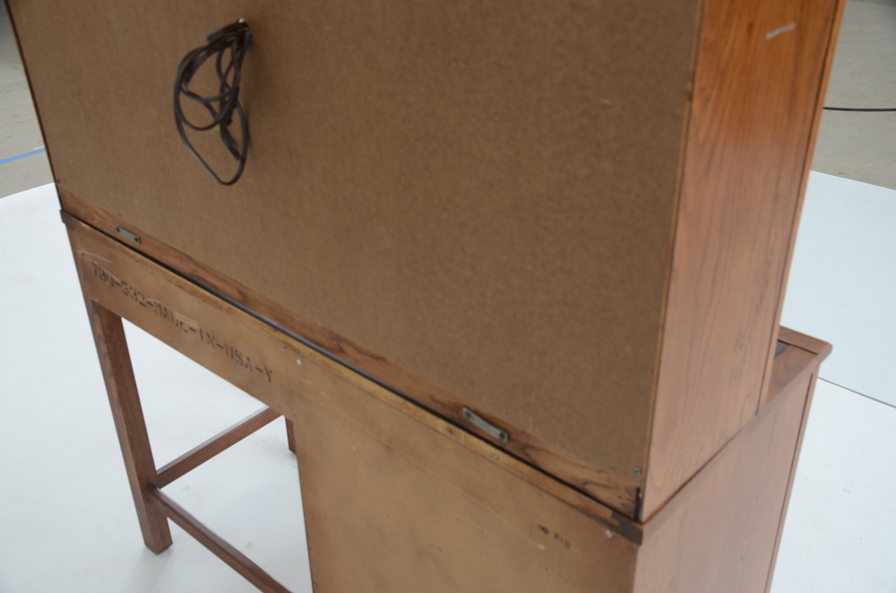 Young Hinkle Oak Desk with Hutch and Chair