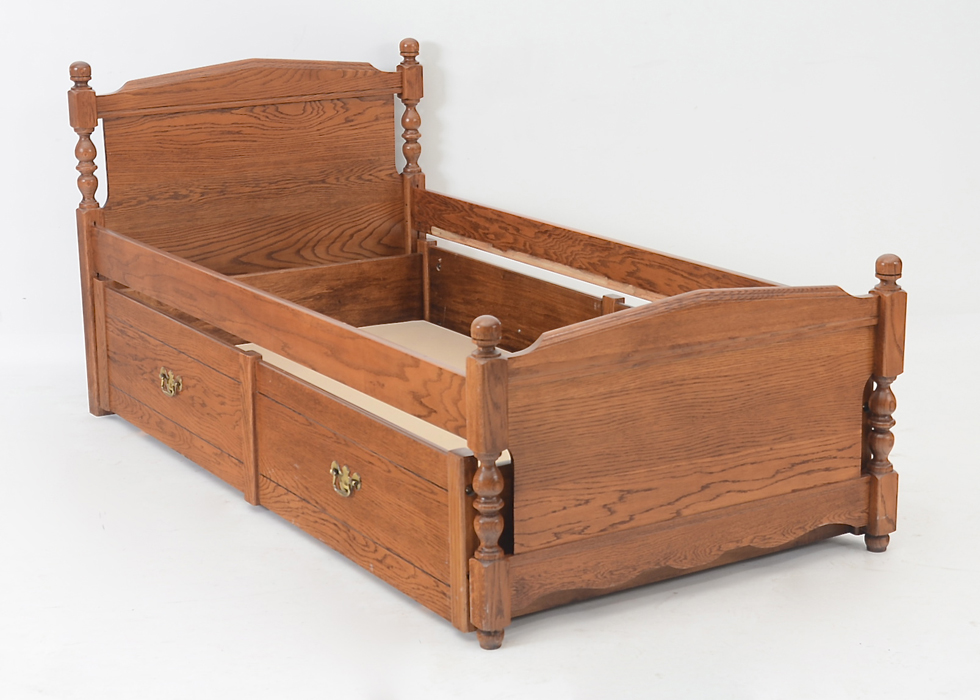 Young Hinkle Oak Twin Trundle Bed