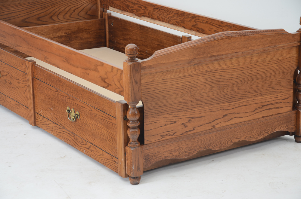 Young Hinkle Oak Twin Trundle Bed