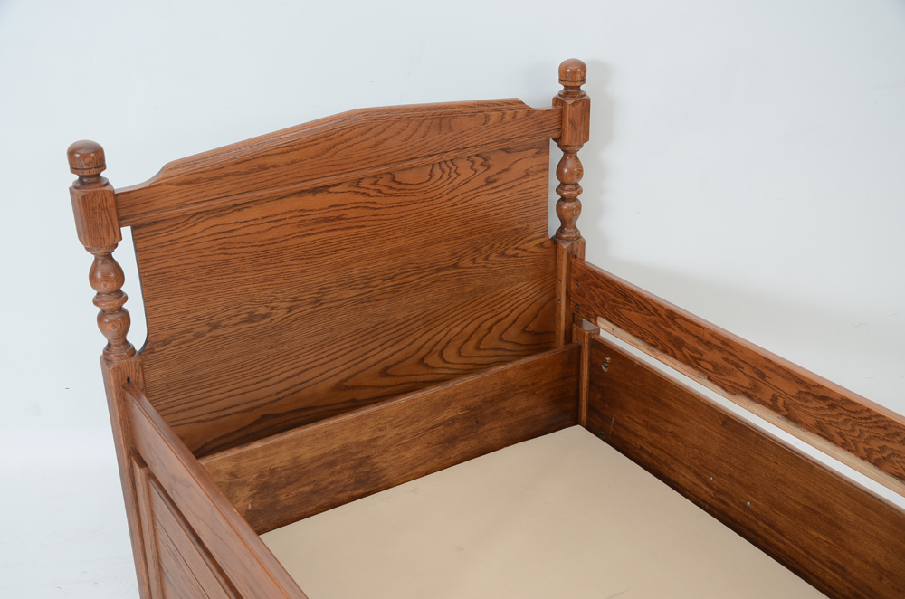 Young Hinkle Oak Twin Trundle Bed