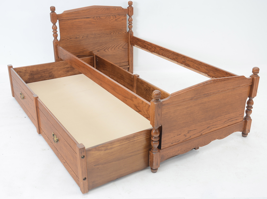 Young Hinkle Oak Twin Trundle Bed