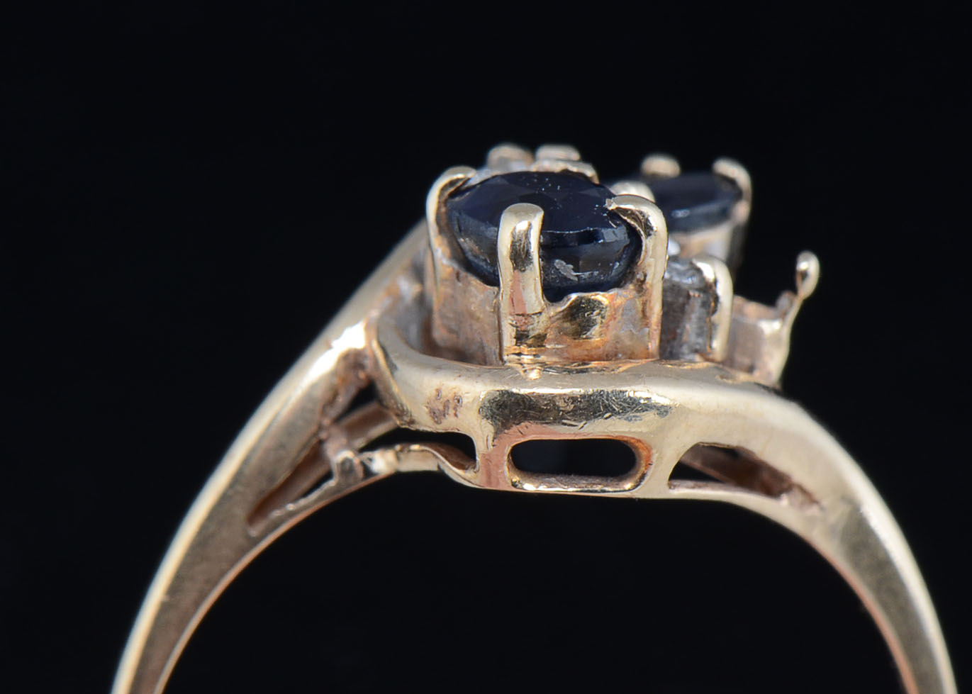 14K Gold Blue Sapphire and Diamond Ring
