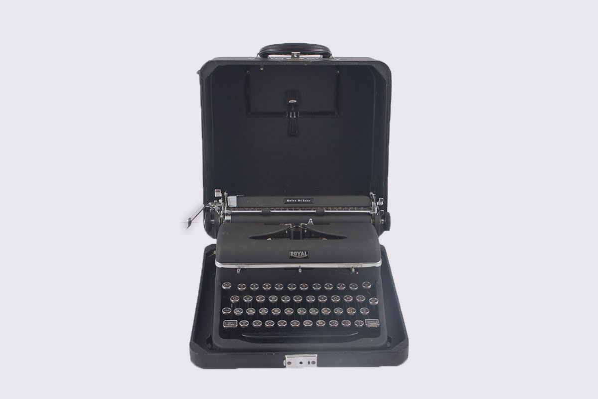 Vintage Royal Deluxe Manual Typewriter