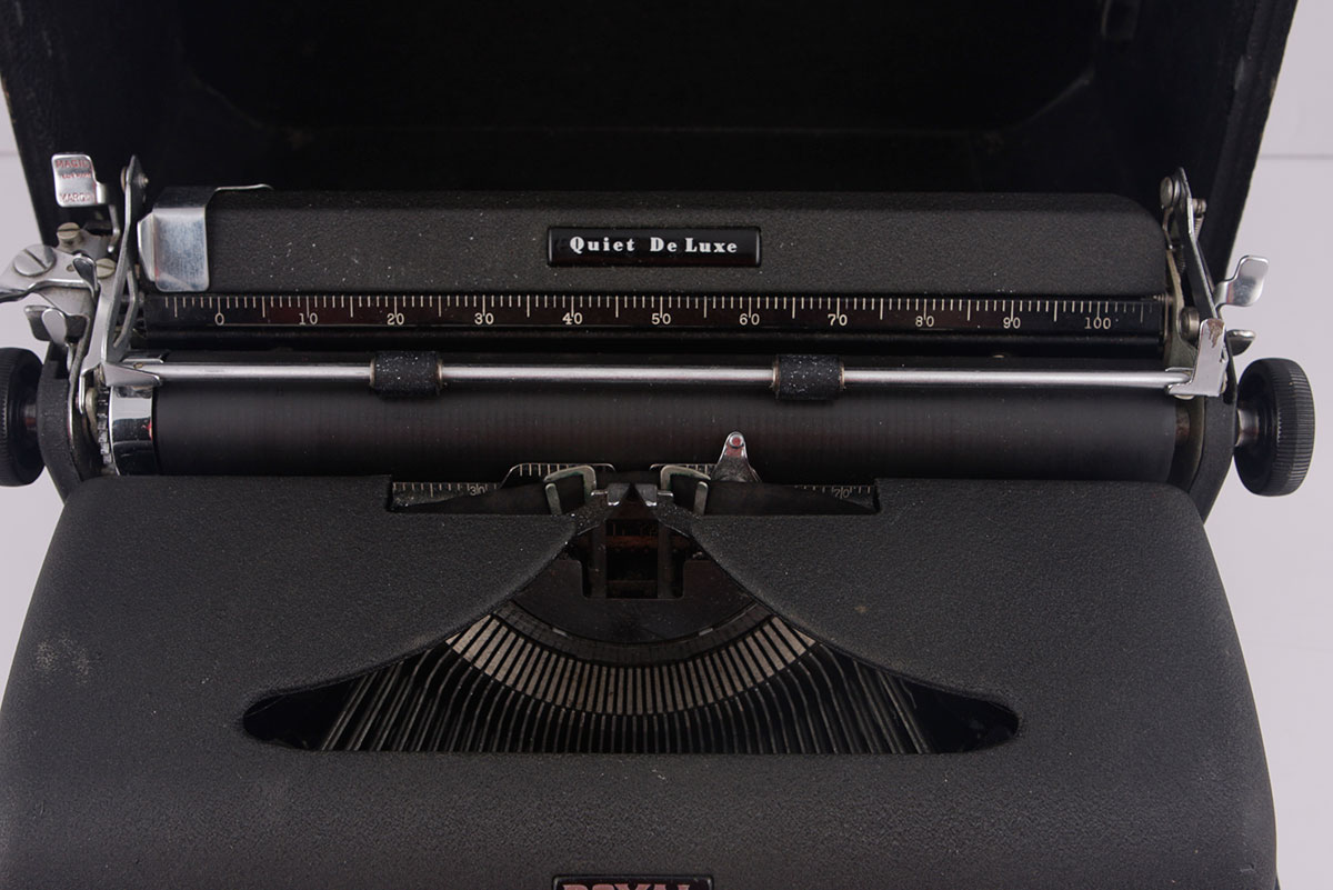 Vintage Royal Deluxe Manual Typewriter