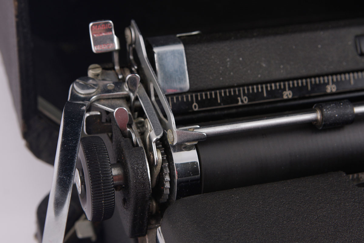 Vintage Royal Deluxe Manual Typewriter