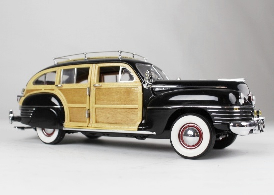 1942 Chrysler Town and Country Station Wagon 1:24 Scale Replica