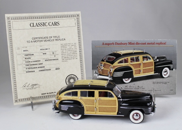 1942 Chrysler Town and Country Station Wagon 1:24 Scale Replica