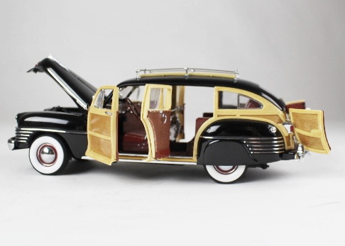 1942 Chrysler Town and Country Station Wagon 1:24 Scale Replica