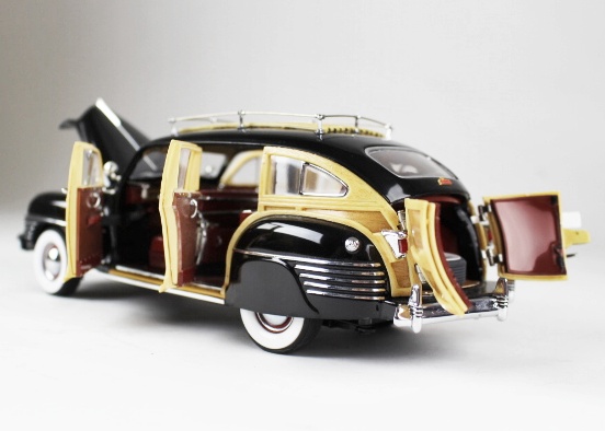 1942 Chrysler Town and Country Station Wagon 1:24 Scale Replica