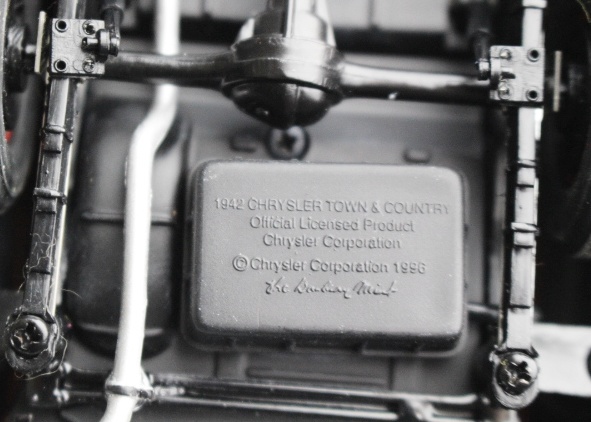 1942 Chrysler Town and Country Station Wagon 1:24 Scale Replica