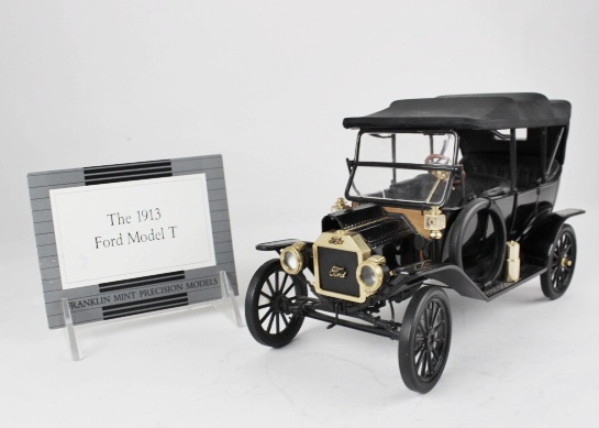 1913 Ford Model T 1:16 Scale Metal Replica