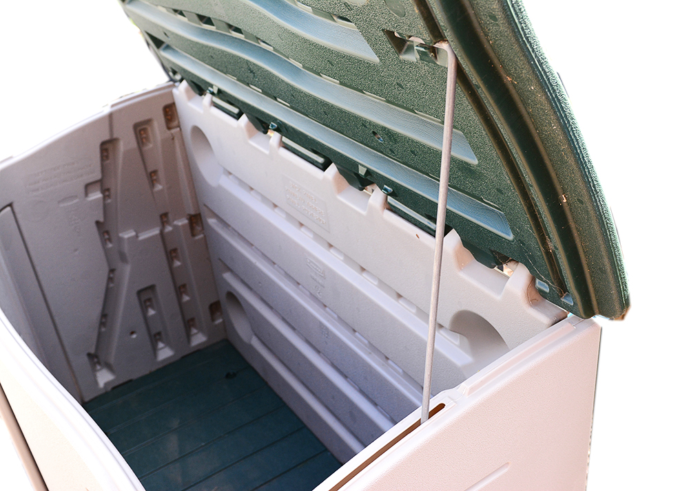 Large Rubbermaid Outdoor Storage Bin