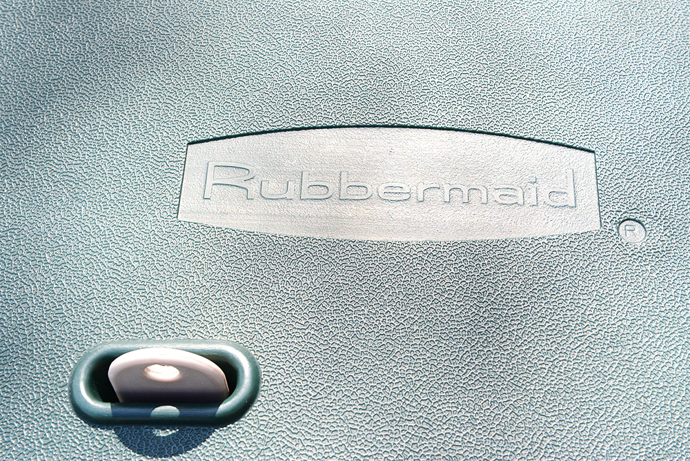 Large Rubbermaid Outdoor Storage Bin