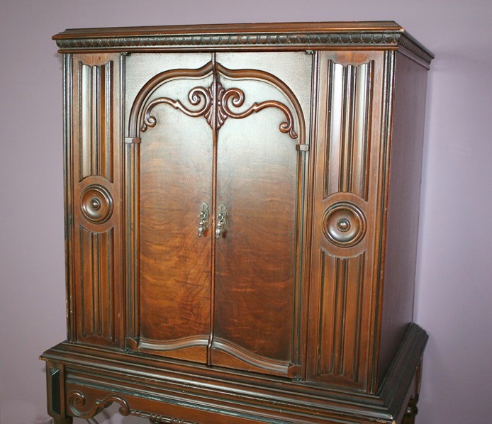 Cabinet on Stand