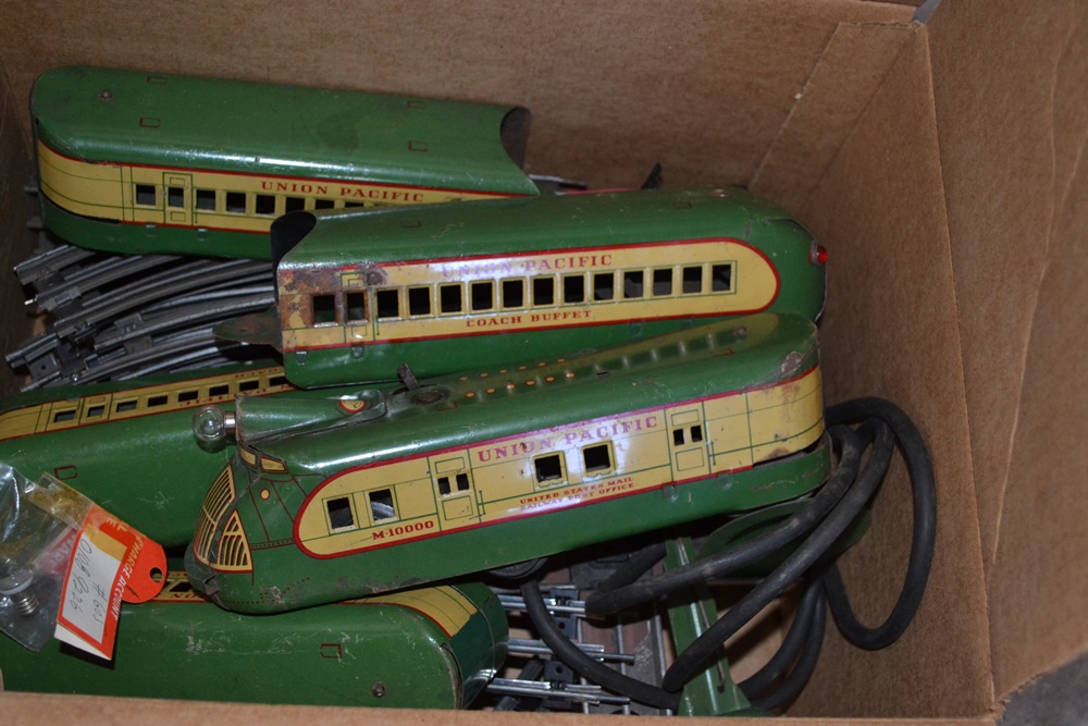 Mid 1930s Vintage Marx Streamliner Train Pieces
