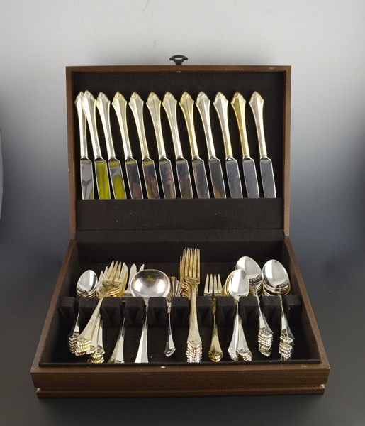 Oneida Community "Belcourt" Silver Plated Flatware and Box