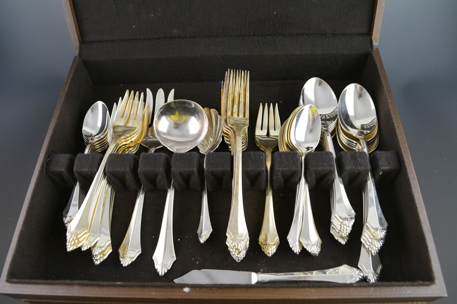Oneida Community "Belcourt" Silver Plated Flatware and Box