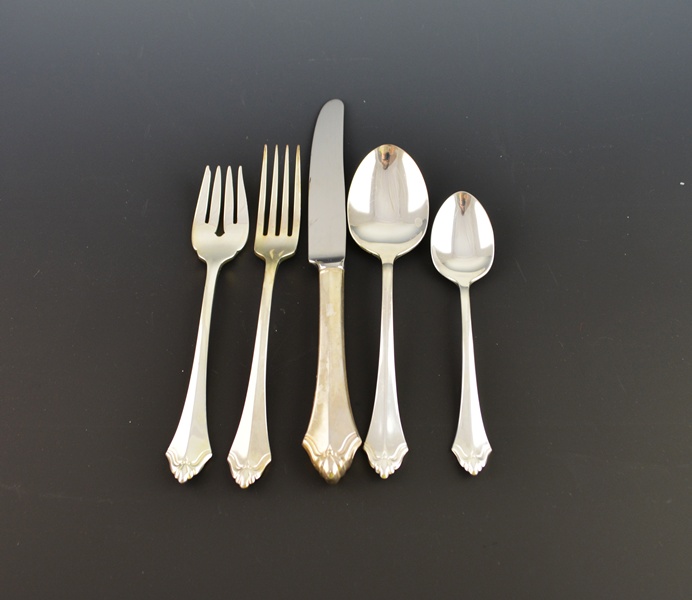 Oneida Community "Belcourt" Silver Plated Flatware and Box