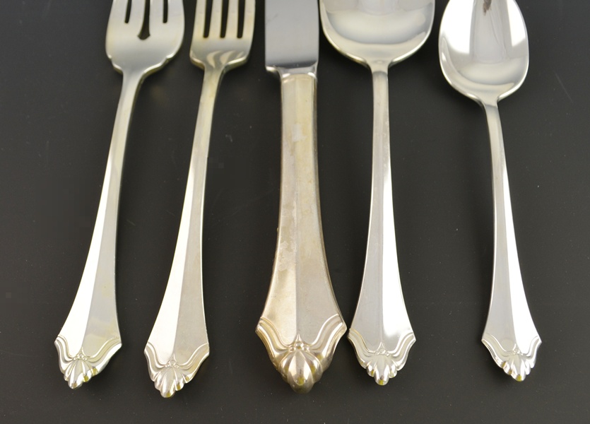 Oneida Community "Belcourt" Silver Plated Flatware and Box