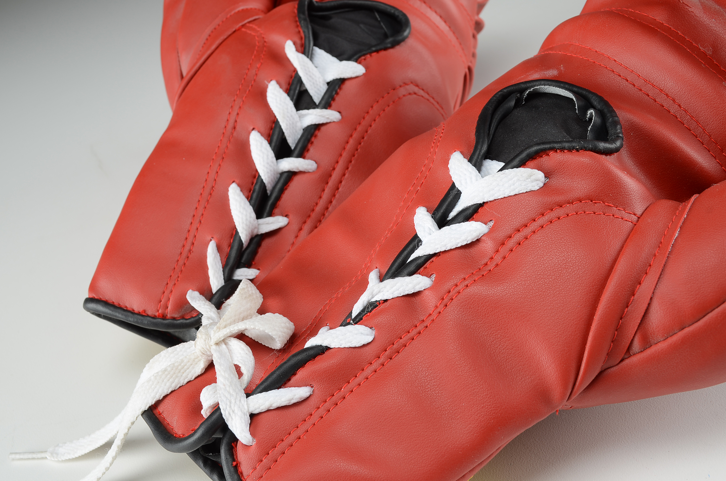 Sugar Ray Leonard Signed Boxing Gloves