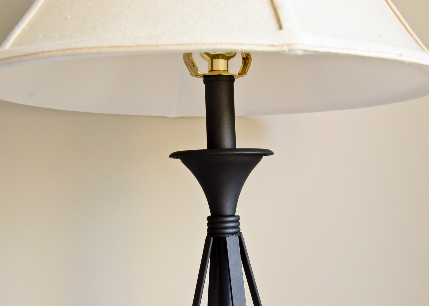 Black Metal Table Lamp