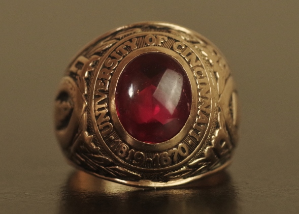 University of Cincinnati 10K Yellow Gold Balfour Class Ring