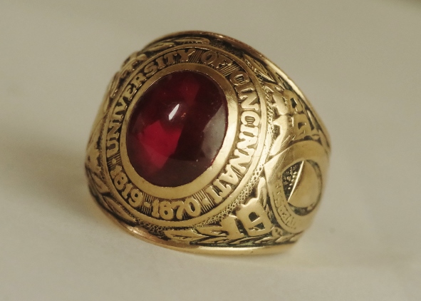 University of Cincinnati 10K Yellow Gold Balfour Class Ring