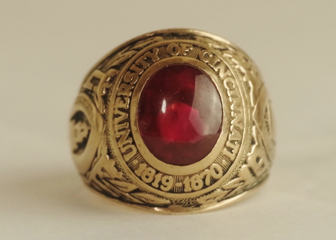 University of Cincinnati 10K Yellow Gold Balfour Class Ring