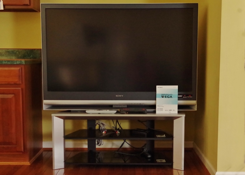 Sony Wega Engine 3LCD Rear-Projection TV and Stand