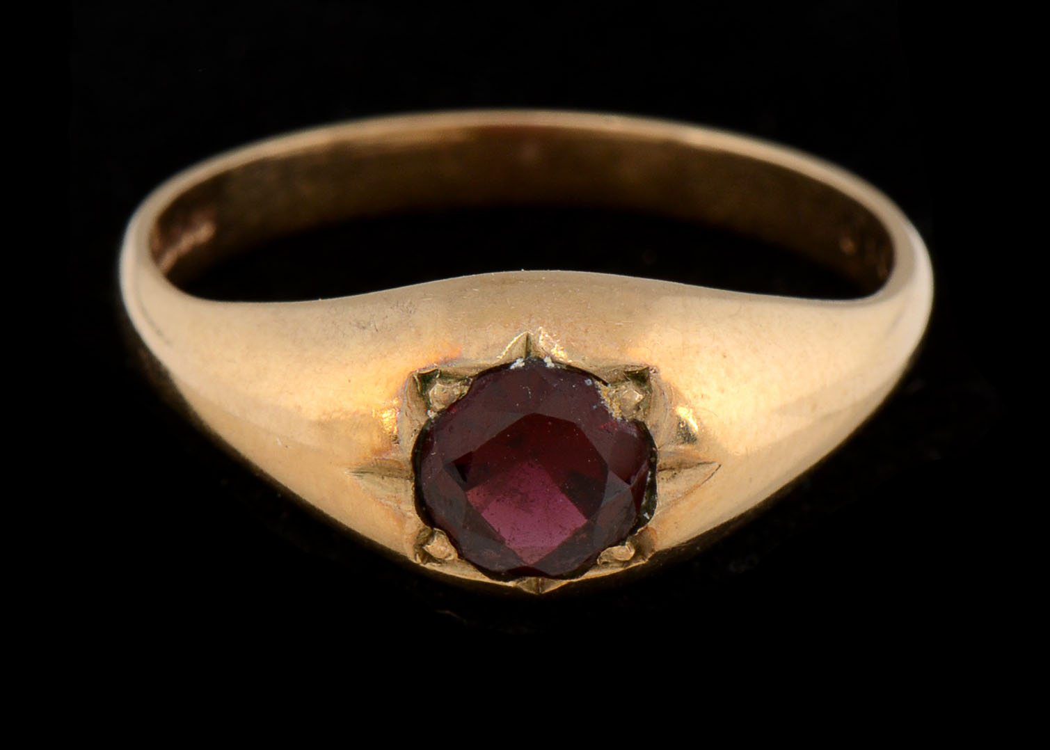 Charles Lyster & Son 9K Yellow Gold and Garnet Ring
